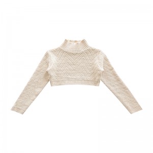 Grov strikket sweater i midten af ​​halsen